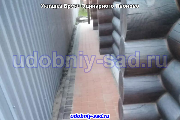 Укладка тротуарной плитки Брук Одинарный на даче под ключ в деревне Леоново (Чеховский район)